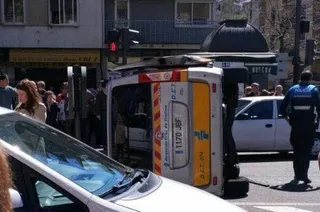 Accidente entre una furgoneta y un vehículo de Tráfico