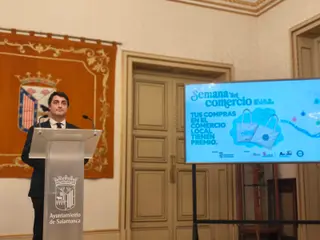 César Gómez-Barthe, concejal de concejal de Promoción Económica, Comercio y Mercados en la presentación de la IV Semana del Comercio 