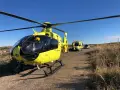 Helicóptero Medicalizado Del Sacyl Junto a Una Ambulancia Y La Guardia Civil De Tráfico | Imagen Zamora24horas