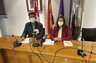 El concejal de Festejos, Francisco Diaz, y la alcaldesa, Carmen Ávila, han presentado el programa de Carnaval 2022