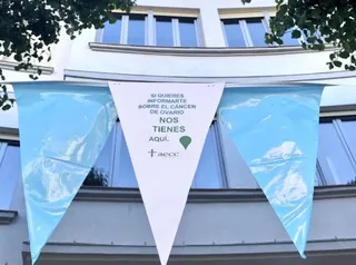 Mesas informativas en la plaza del Oeste para sensibilizar contra el cáncer de ovario