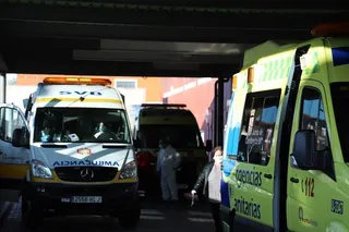 Ambulancias en la zona de urgencias del Virgen de la Concha de Zamora