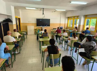Alumnos realizando los exámenes de acceso a la ESO para mayores de 18 años | Europa Press