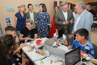 Isabel Blanco visita a un grupo de jóvenes que participa en las 'Olimpiadas CyL Digital' | Brágimo | ICAL