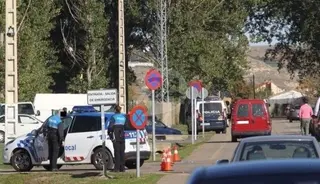 La Policía Local se incauta de artículos falsificados y de alimentación en el Rastro de La Aldehuela