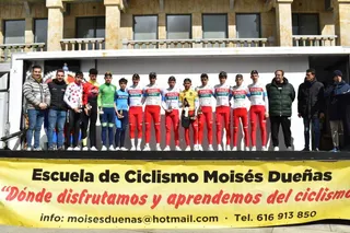 Ciclistas en el II Trofeo Junior de Guijuelo