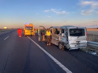 Accidente entre un camión y un coche en la A62 en La Orbada (1)