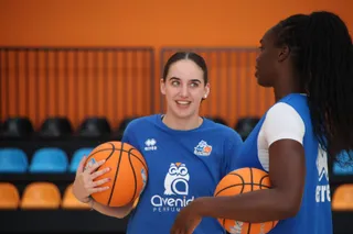 Iyana, en un entrenamiento con Perfumerías Avenida | Andrea
