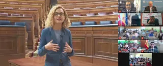 La presidenta del Congreso reconoce en Salamanca que “a veces” parece “una maestra frente a alumnos revoltosos"
