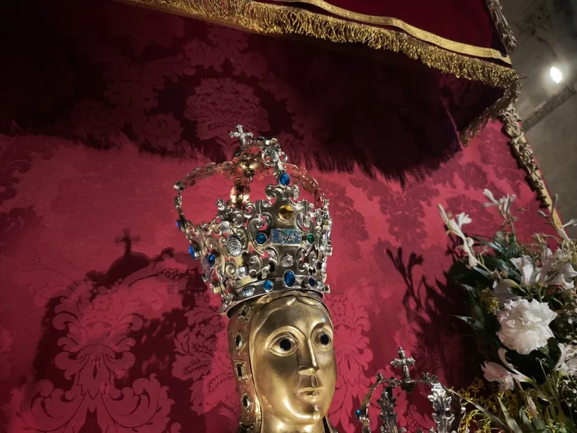 Corona de la Virgen de la Vega en la Catedral Vieja de Salamanca