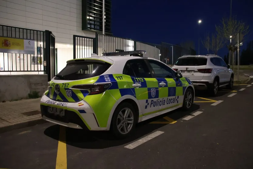 Policía Local y Policía Nacional en el cuartel de la Guardia Civil de Santa Marta (2)