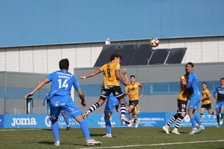 Remate de Slavy al palo ante el Fuenlabrada | FOTO UNIONISTAS CF