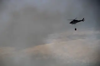 Helicóptero De Extinción De Incendios En Fermoselle