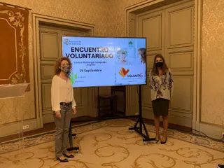Ana Suárez y Almudena Parres presentan el Encuentro del Voluntariado ‘Salamanca Acompaña’.