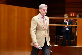 El procurador socialista José Luis Vázquez a su llegada a la segunda sesuón del Pleno de las Cortes | Leticia Pérez (ICAL)