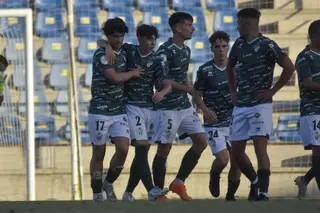 Alonso García celebra su gol con el Guijuelo | FOTO CD GUIJUELO