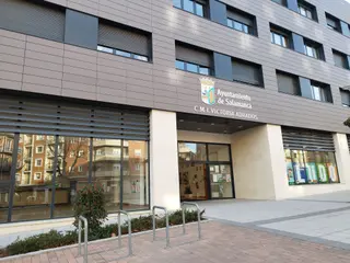Centros de acción social de Salamanca, Victoria Adrados