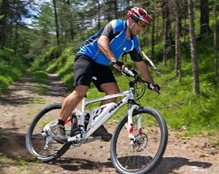 Archivo: Hombre montado en la bicicleta | EUROPA PRESS