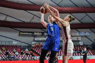 Una jugada del partido. @CBAvenida