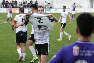 Alexander dedica el gol al lesionado Adri Gallego
