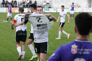 Alexander dedica el gol al lesionado Adri Gallego