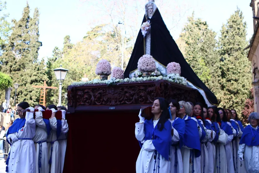 Procesión del encuentro de Nuestra Señora de la Alegría y Jesús Resucitado en el Domingo de Resurrección en Salamanca