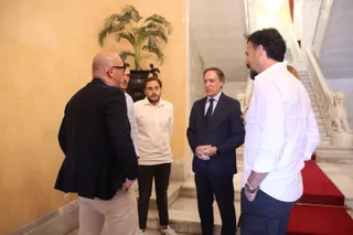 El alcalde de Salamanca, Carlos García Carbayo, recibe al equipo juvenil de Unionistas de Salamanca Club de Fútbol