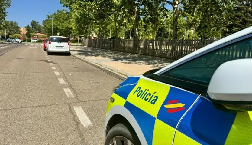 Policía Local de Salamanca en el pipi can de la avenida de Salamanca