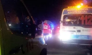 Heridos dos jóvenes al volcar a medianoche su coche en Canillas de Abajo