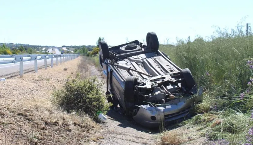 Vuelca una furgoneta en Aldehuela de la Bóveda