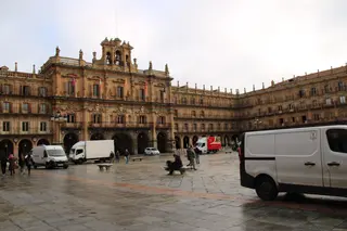 Plaza Mayor, repartidores, fachada Ayuntamiento. Foto de archivo