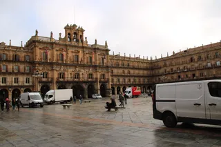 Plaza Mayor, repartidores, fachada Ayuntamiento. Foto de archivo