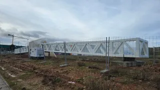 Pasarela peatonal en Carbajosa sobre la Ronda Sur (2).jpg