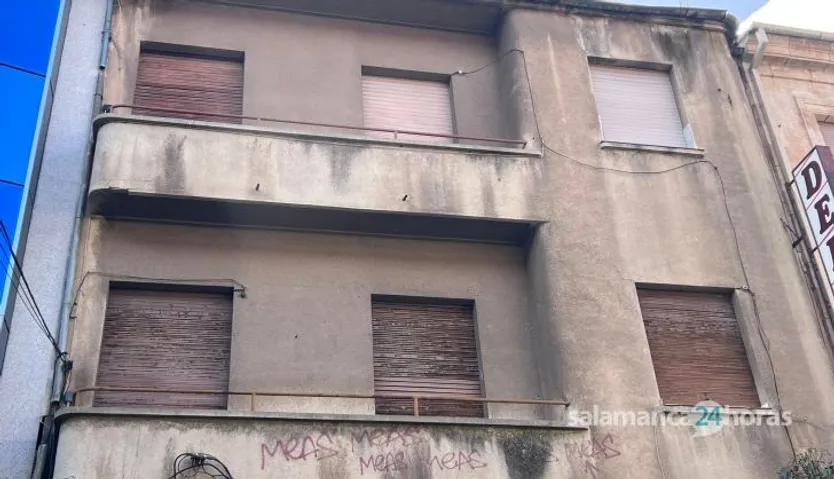 Edificio racionalista en el centro de Salamanca