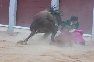 Imágenes de la cogida del banderillero Vicente Herrera en Guijuelo. Fotos Juanes 