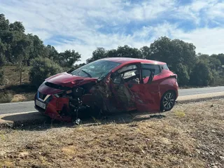 Choque frontal entre dos vehículos en Terradillos