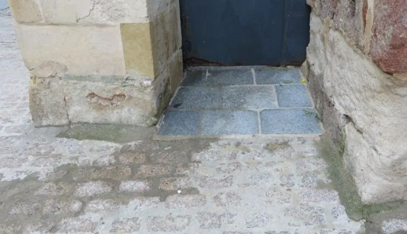 Fotodenuncia de Ciudadanos por la Defensa del Patrimonio en Salamanca - FOTO DE ACDPatrimonio