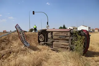 Vuelco en Calvarrasa de Arriba 