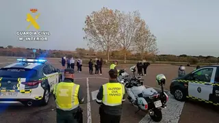 Las jugadoras tuvieron que esperar junto a la Guardia Civil a que llegara otro vehículo para trasladarlas