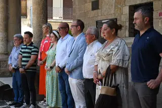 Minuto de silencio en Ciudad Rodrigo por el fallecimiento del joven de 20 años en el río Águeda | Ayto Ciudad Rodrigo