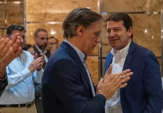 Carlos García Carbayo y Alfonso Fernández Mañueco | Foto ICAL