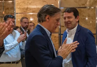 Carlos García Carbayo y Alfonso Fernández Mañueco | Foto ICAL