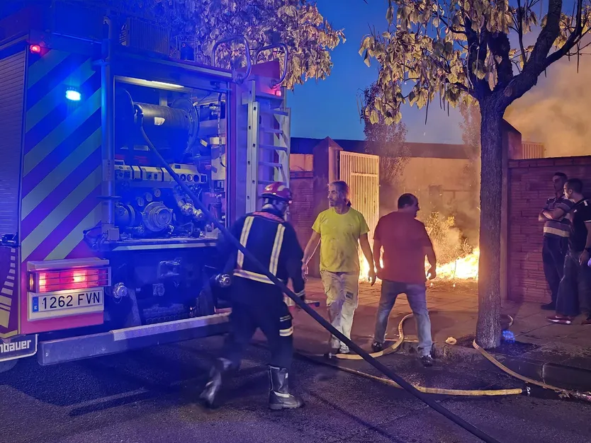 Incendio en un solar de Peñaranda
