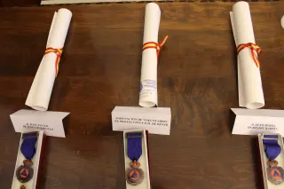 Fotografía de archivo de Medallas al Mérito de Protección Civil.