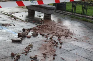 Reventón de agua en la glorieta de Santiago Martín 'El Viti' (4)