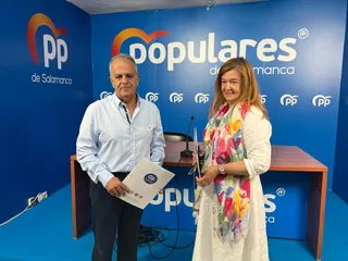 Los procuradores del PP por Salamanca, Carmen Sánchez y José María Sánchez hablan sobre las ayudas a las familias numerosas de Salamanca. Foto S24H