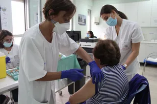 Vacunación de GRIPE y COVID en el centro de salud San Juan