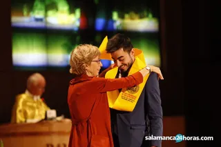 Dos años después, vuelven las graduaciones: los estudiantes de la Facultad de Medicina de la USAL celebran un acto sin familiares ni amigos