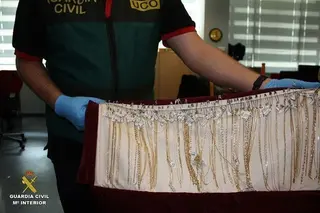 La Guardia Civil desarticula una banda de ladrones de joyerías y vehículos de alta gama