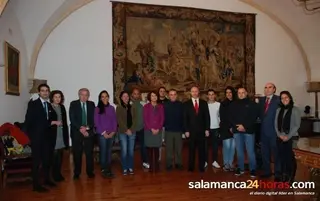 La Universidad recibe a una decena de estudiantes del programa Top España